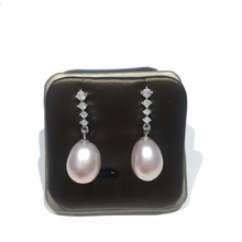 Load image into Gallery viewer, Elegant Tear Drop Pearl Earrings
