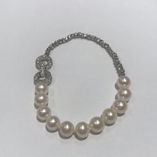 Load image into Gallery viewer, Designer ‘s special Freshwater Pearl Bracelets
