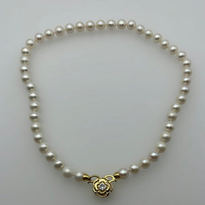 9-10MM Round Pearl Necklaces With Camellia Clasps