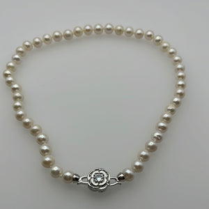 9-10MM Round Pearl Necklaces With Camellia Clasps