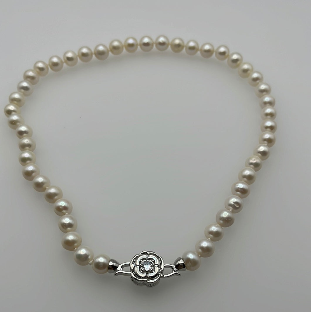 9-10MM Round Pearl Necklaces With Camellia Clasps