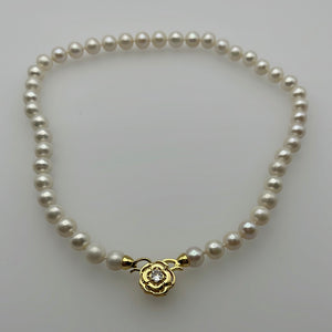 9-10MM Round Pearl Necklaces With Camellia Clasps