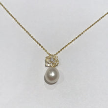 Load image into Gallery viewer, Rose Pearl Necklace
