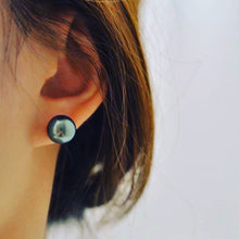 Load image into Gallery viewer, 18K Gold Tahitian Sea Pearl Studs
