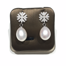 Load image into Gallery viewer, Snowflakes Finest Drop Pearl Earrings
