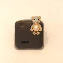 Load image into Gallery viewer, Bear Finest Pearl Brooch
