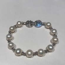 Load image into Gallery viewer, Premium Pearl Bracelets
