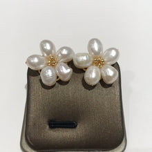 Load image into Gallery viewer, Flower Pearl Studs White
