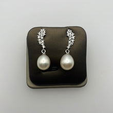 Load image into Gallery viewer, Crystal Freshwater Pearl Earrings
