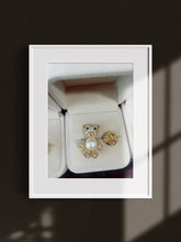 Load image into Gallery viewer, Bear Finest Pearl Brooch
