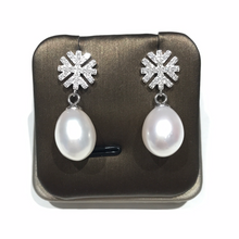 Load image into Gallery viewer, Snowflakes Finest Drop Pearl Earrings
