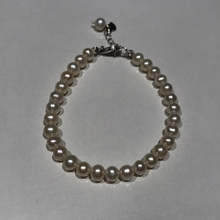 Load image into Gallery viewer, Premium 5-6MM Round Pearl Bracelets
