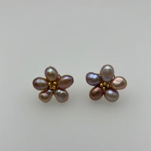 Load image into Gallery viewer, Flower Pearl Studs Purple
