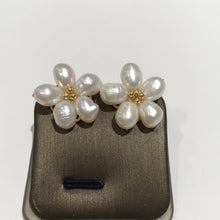 Load image into Gallery viewer, Flower Pearl Studs White
