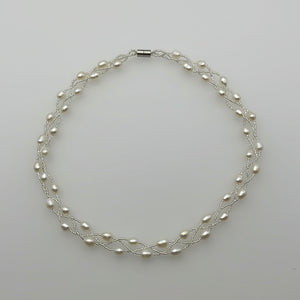 Magnet White Pearl Necklaces