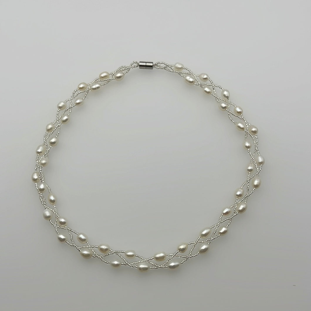 Magnet White Pearl Necklaces