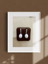 Load image into Gallery viewer, Elegant Tear Drop Pearl Earrings
