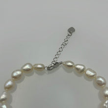 Load image into Gallery viewer, Baroque Pearl Bracelets With Silver Coloured Chain
