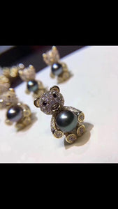 Bear Finest Pearl Brooch