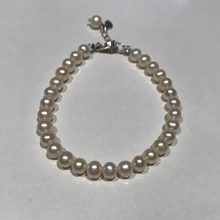 Load image into Gallery viewer, Premium 5-6MM Round Pearl Bracelets
