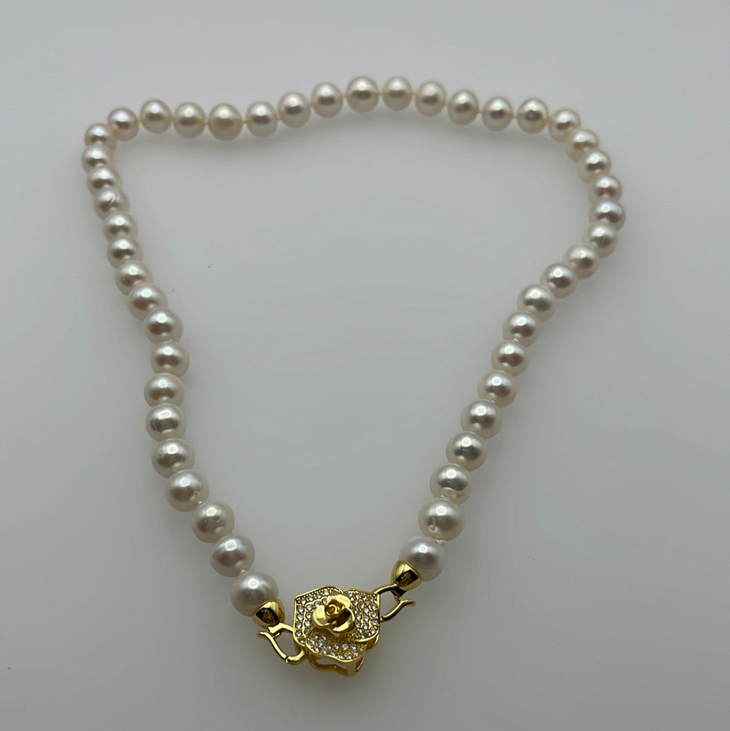 9-10MM Round Pearl Necklaces With Rose Clasps
