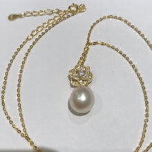 Load image into Gallery viewer, Rose Pearl Necklace
