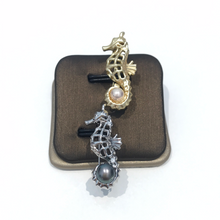 Load image into Gallery viewer, Seahorses Brooches
