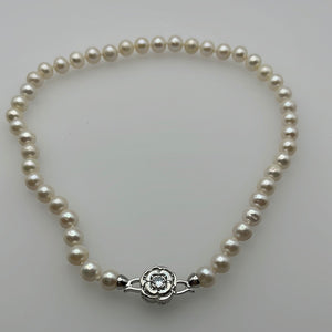 9-10MM Round Pearl Necklaces With Camellia Clasps