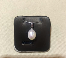 Load image into Gallery viewer, Silver Necklace with Pearl Pendent
